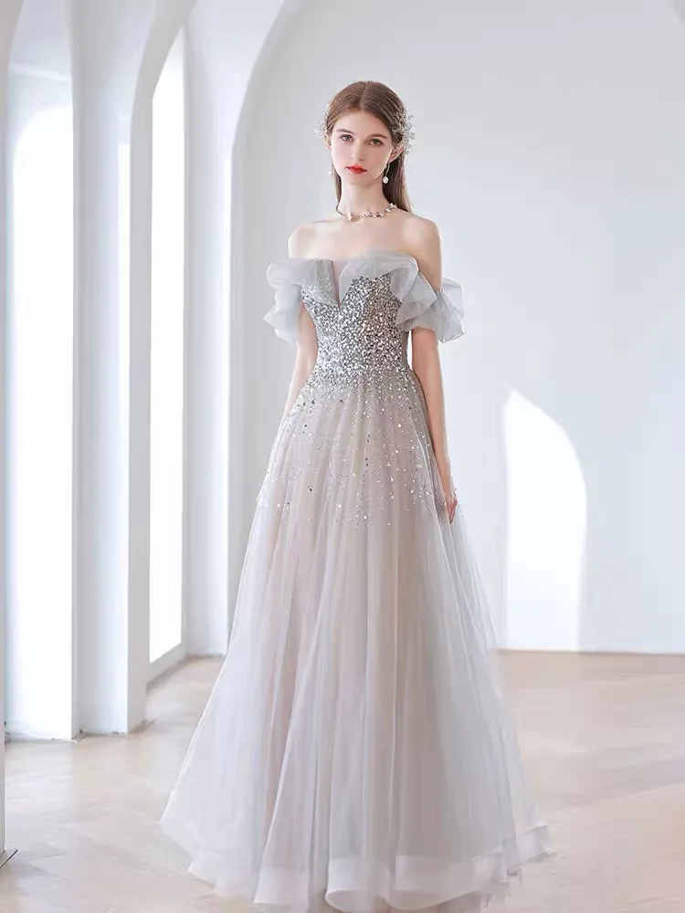 Роскошное серое Серебряное платье знаменитости с открытыми плечами блестящие