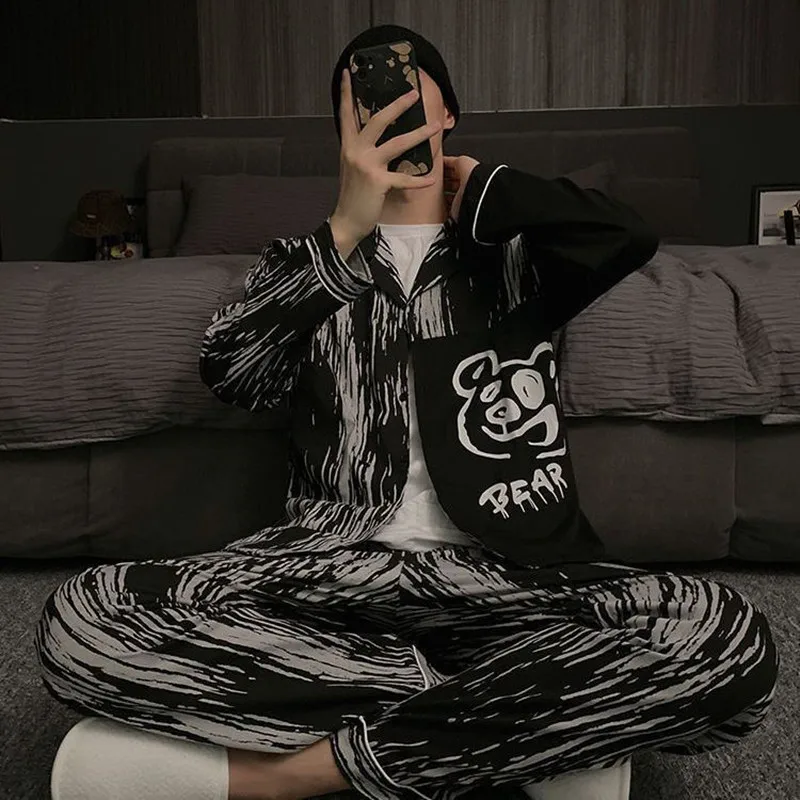 Violent bear couple pajamas spring and autumn cartoon cool long sleeve thin home service suit can be worn outside.