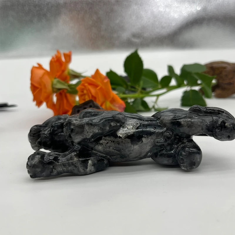 Фигурка леопарда из камня