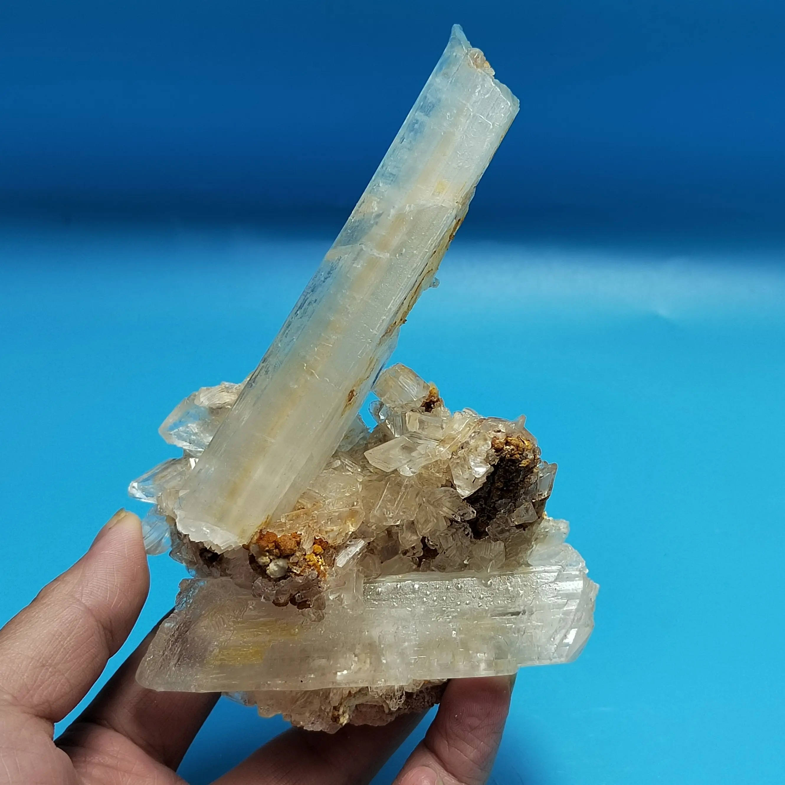 

199,4 г натуральный хрустальный гипс, геологическое обучение, редкая фотография