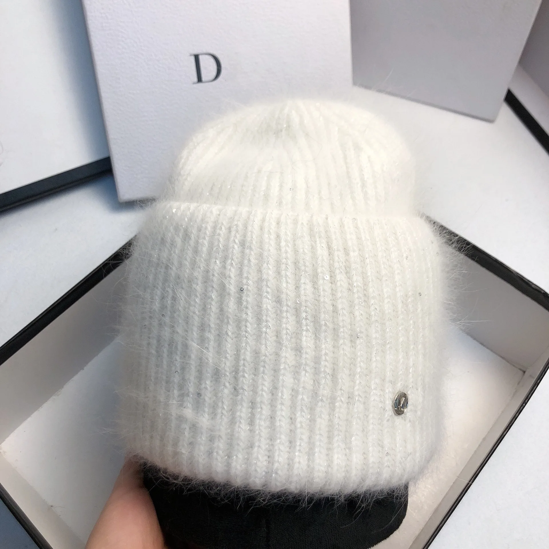 

Real Rabbit Fur Women Sequins Knitted Hat Winter Warm Beanie Shiny Lady Skuill Cap Ear Protection Outdoor Skiing Beanies Caps