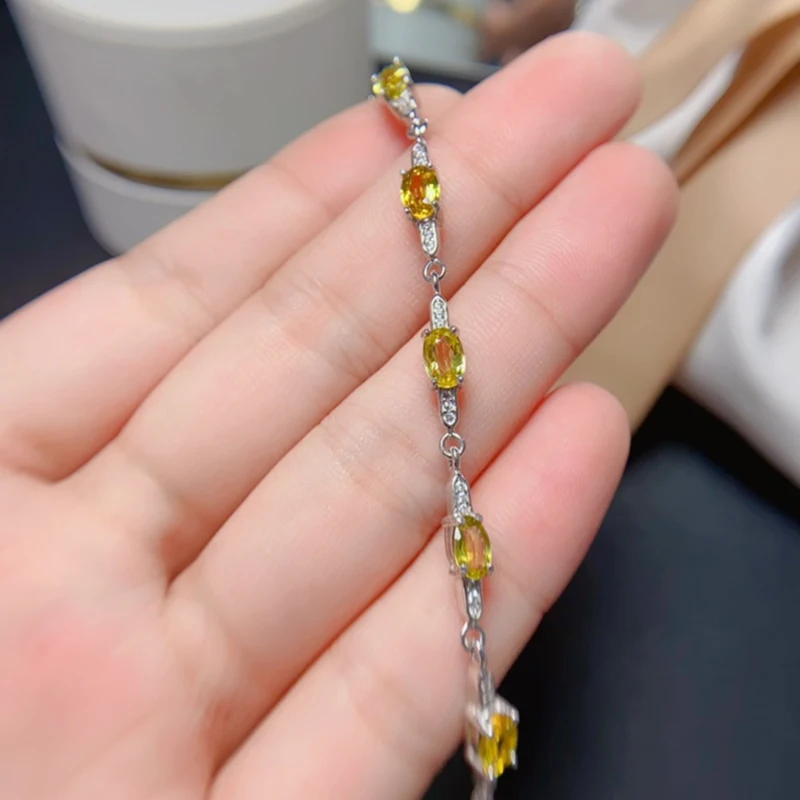 Женский браслет из серебра 925 пробы с натуральным желтым сапфиром