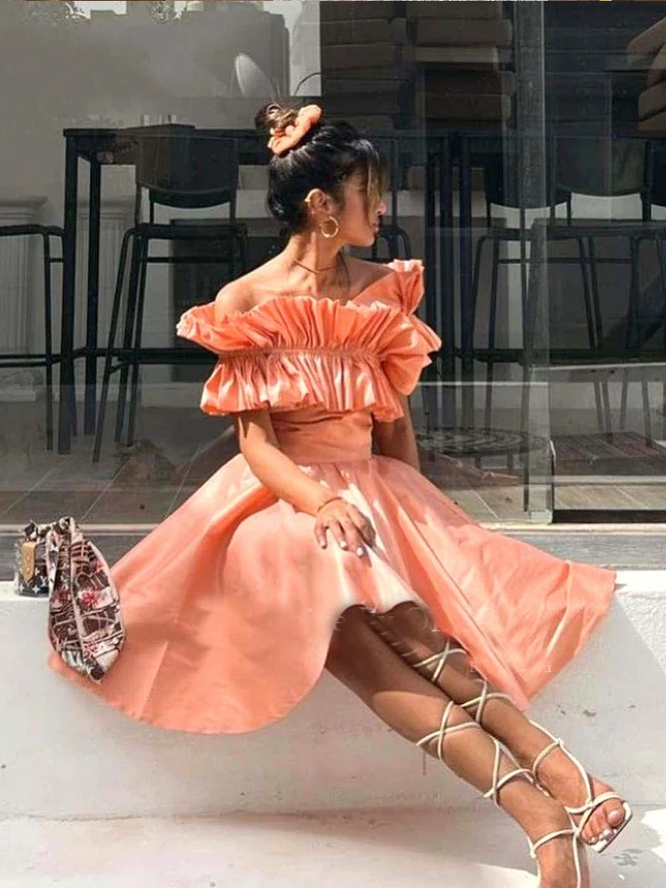 

Boat Neck Knee Length Satin Exquisite Pleat Graduation Dress Party Dresses