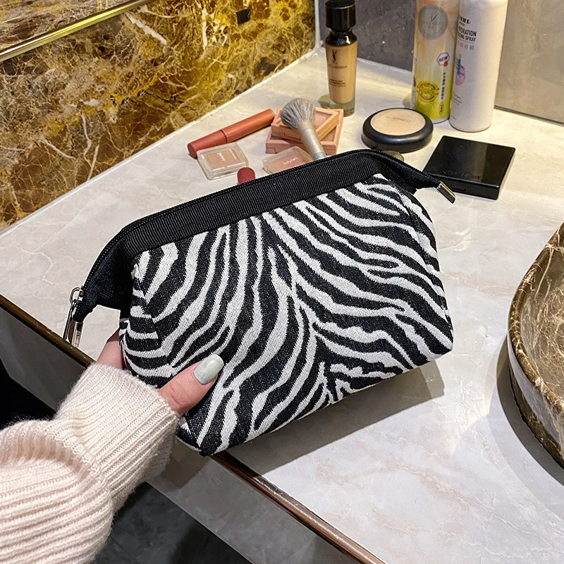 

2022 New Simple Fashion Zebra Print Cosmetic Bag High-Quality Storage Bag Portable Canvas Makeup Bag Handbag Letter Cosmetic Bag
