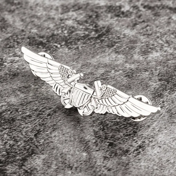 

Миниатюрная медаль "Летный офицер", золотая отделка