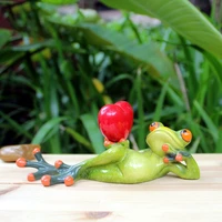 new strange fashion funny crafts frog decorative cute resin frog figurine sitting couple frog doll resin handicraft ornaments