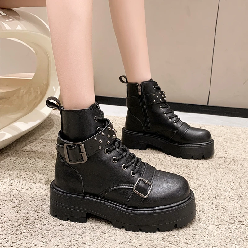 

2023 Women's Shoes PU Ankle Women's Boots Platform Boots Women Rivet Belt Buckle Lace Up Side Zip Round Toe Fretwork Heel Shoes