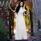 Длинное платье с открытыми плечами и открытой спиной, однотонное