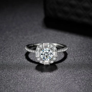 Женское Обручальное кольцо серебристое покрытое платиной муассанитом - купить