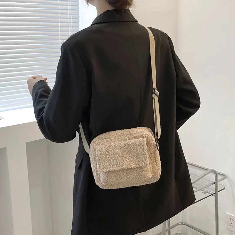 

Модные сумки на плечо для женщин, винтажные однотонные маленькие мессенджеры через плечо из овечьей шерсти, маленькая квадратная сумочка д...