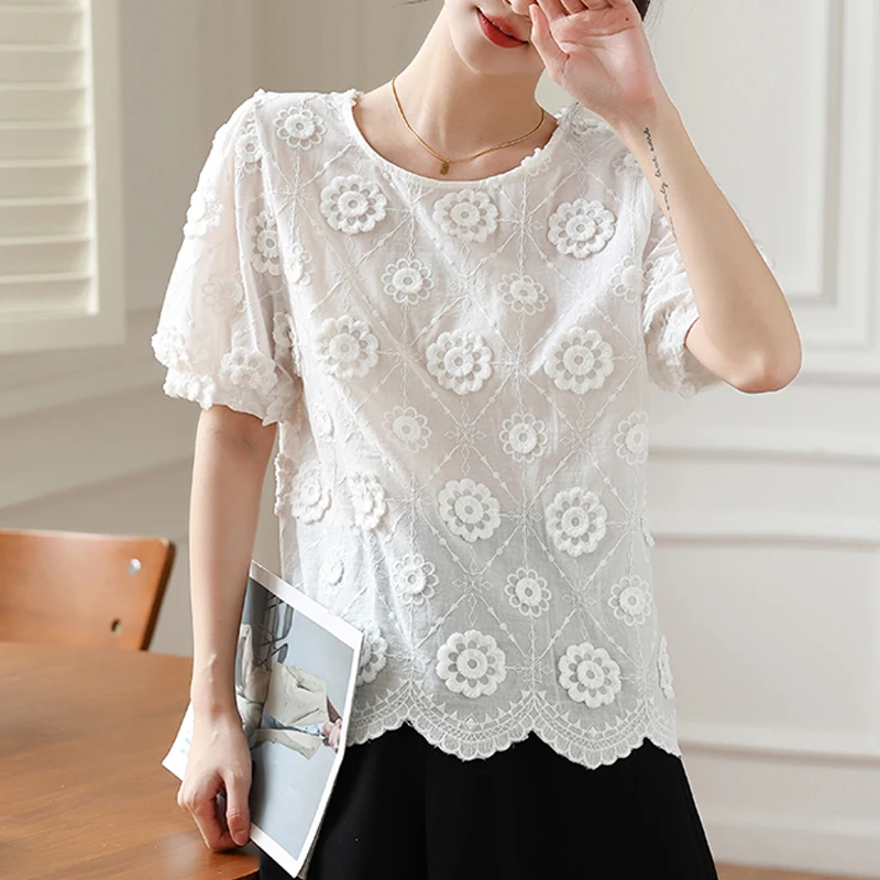 

2022 Summer Women Tops Short-sleeved Retro White shirt Sweet Flower embroidery lace blouse Blusa