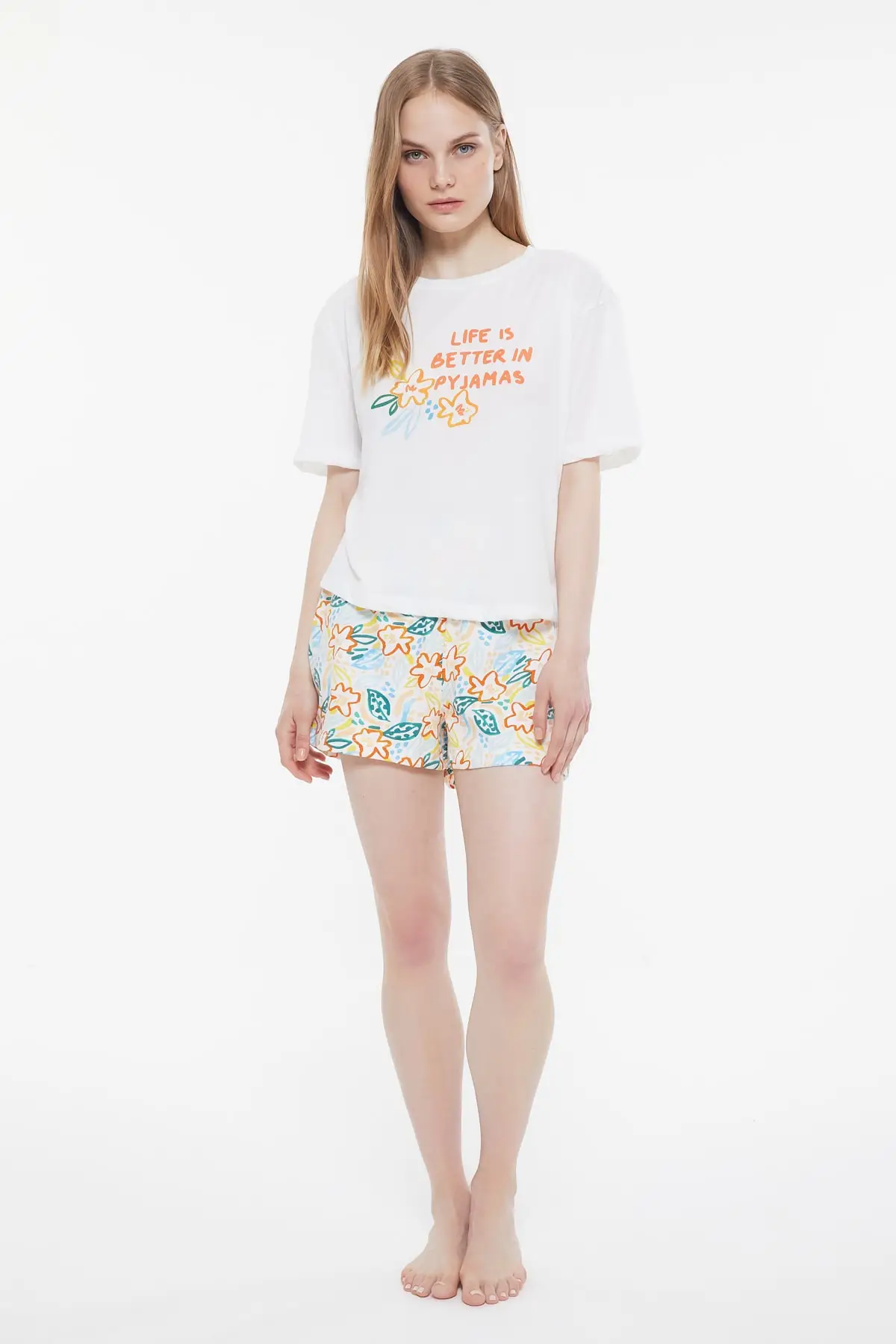 

Trendyol Flower Decorated The Tagline Knitted Pajamas Set THMSS21PT0916