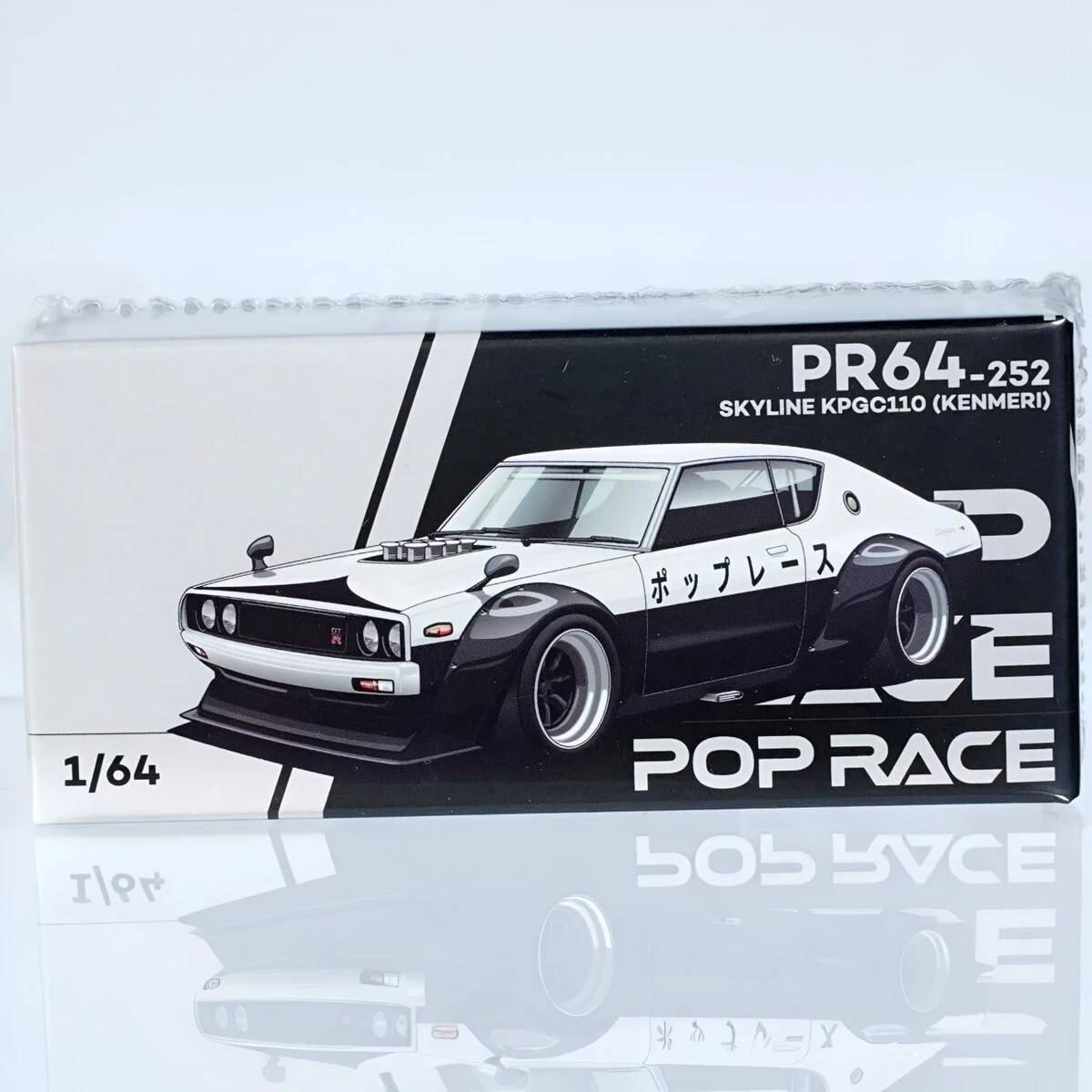 Фото В наличии: Коллекционная модель автомобиля POP RACE 1:64 Nissan Skyline KPGC110 (Kenmeri) в черно-белом дрифт-стиле, литая под давлением, PR640252 №1