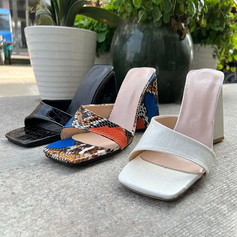 

Тапки женские из искусственной кожи, квадратный носок, высокий квадратный и треугольный каблук, смешанные цвета, модная обувь больших разме...