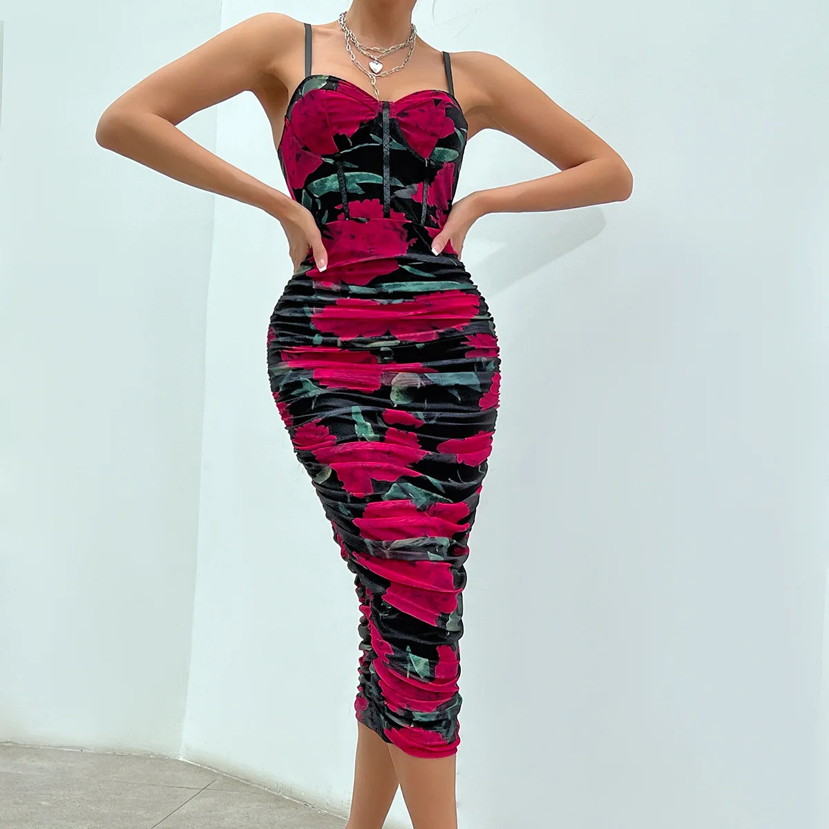 Женское плиссированное платье на бретельках элегантное винтажное облегающее