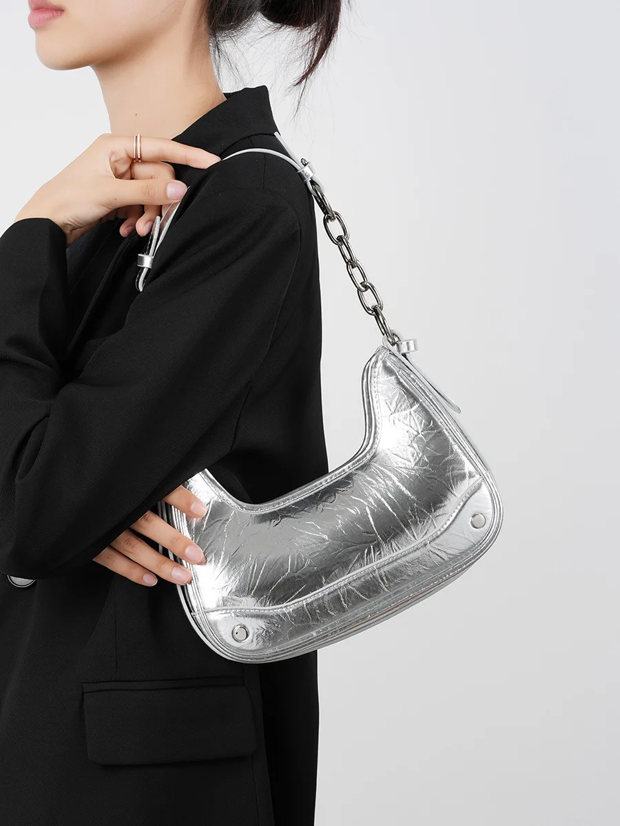 

2023 New Charming Magnetic Field Small Market Chain Underarm Bag High Grade Cowhide One Shoulder Crossbody Spicy Girls' Bag