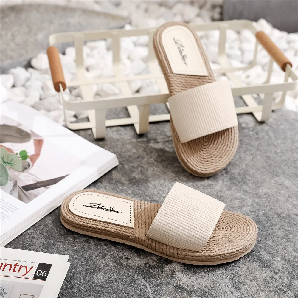 Рисунок 4 - Женские летние шлепанцы Mx14 в национальном стиле