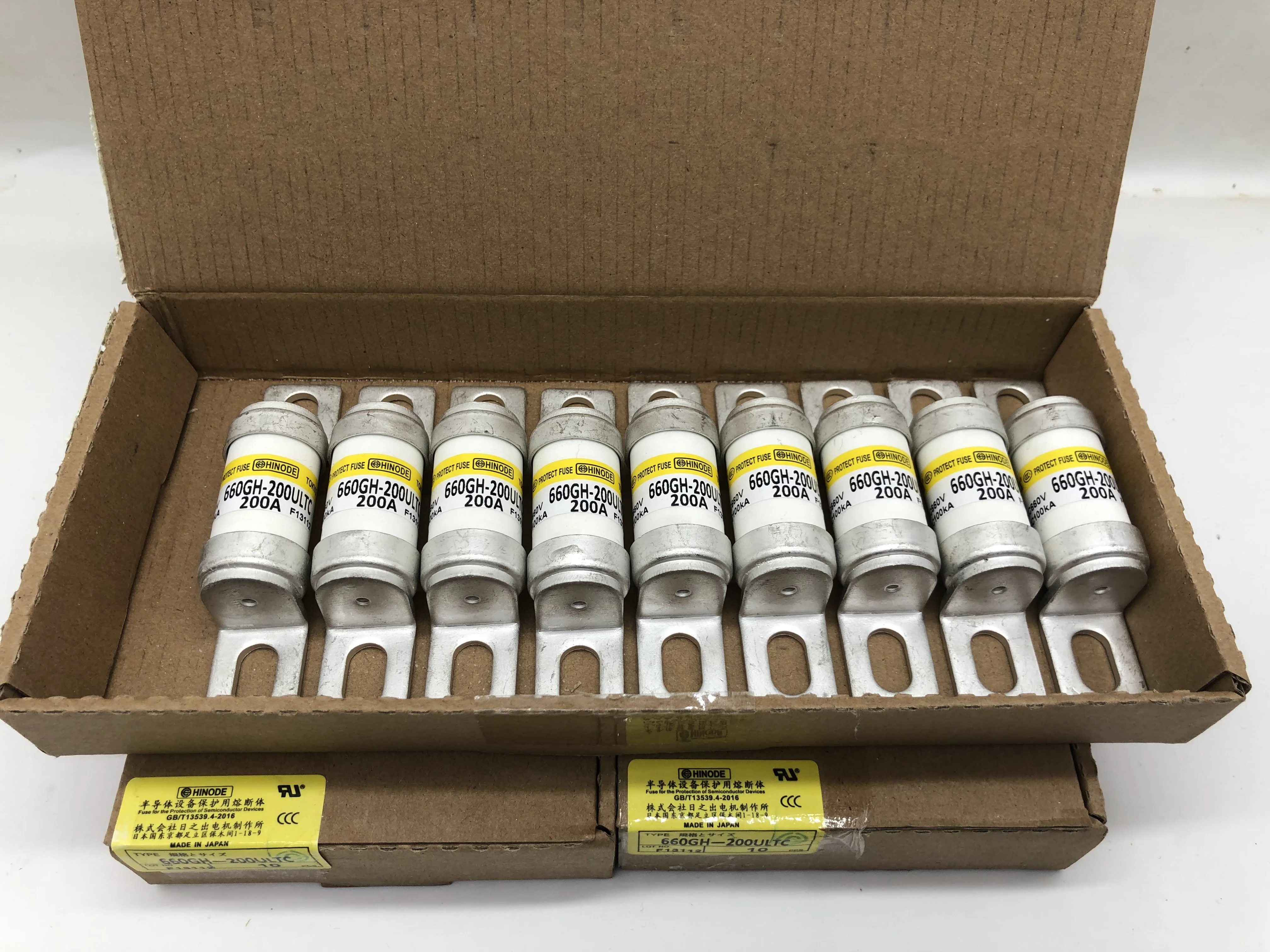 

660GH-200ULTC 660GH-200UL 660GH-200S 660GH-200SUL Новые Предохранители