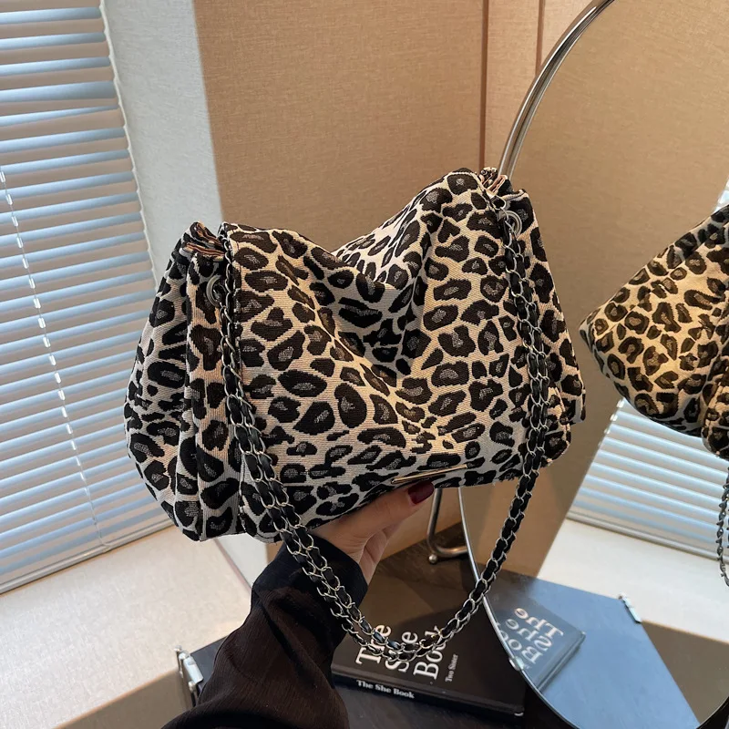 Женская сумка через плечо в иностранном стиле