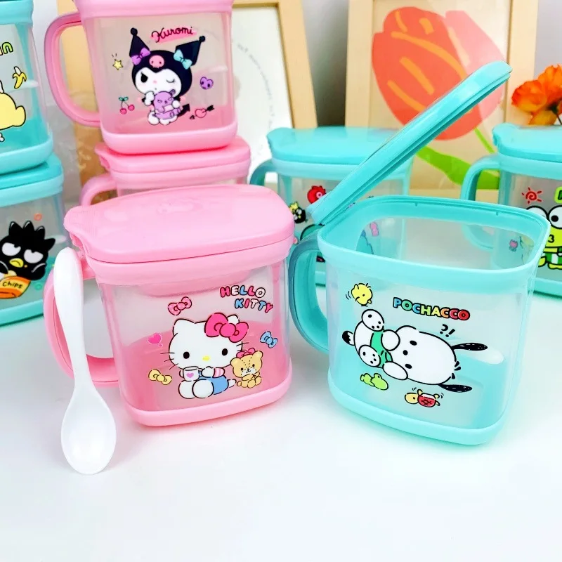 Фото Японская коробка для приправ Sanrio Kuromi Pudding с ложкой, кухонная банка для хранения соли и куриных специй №1