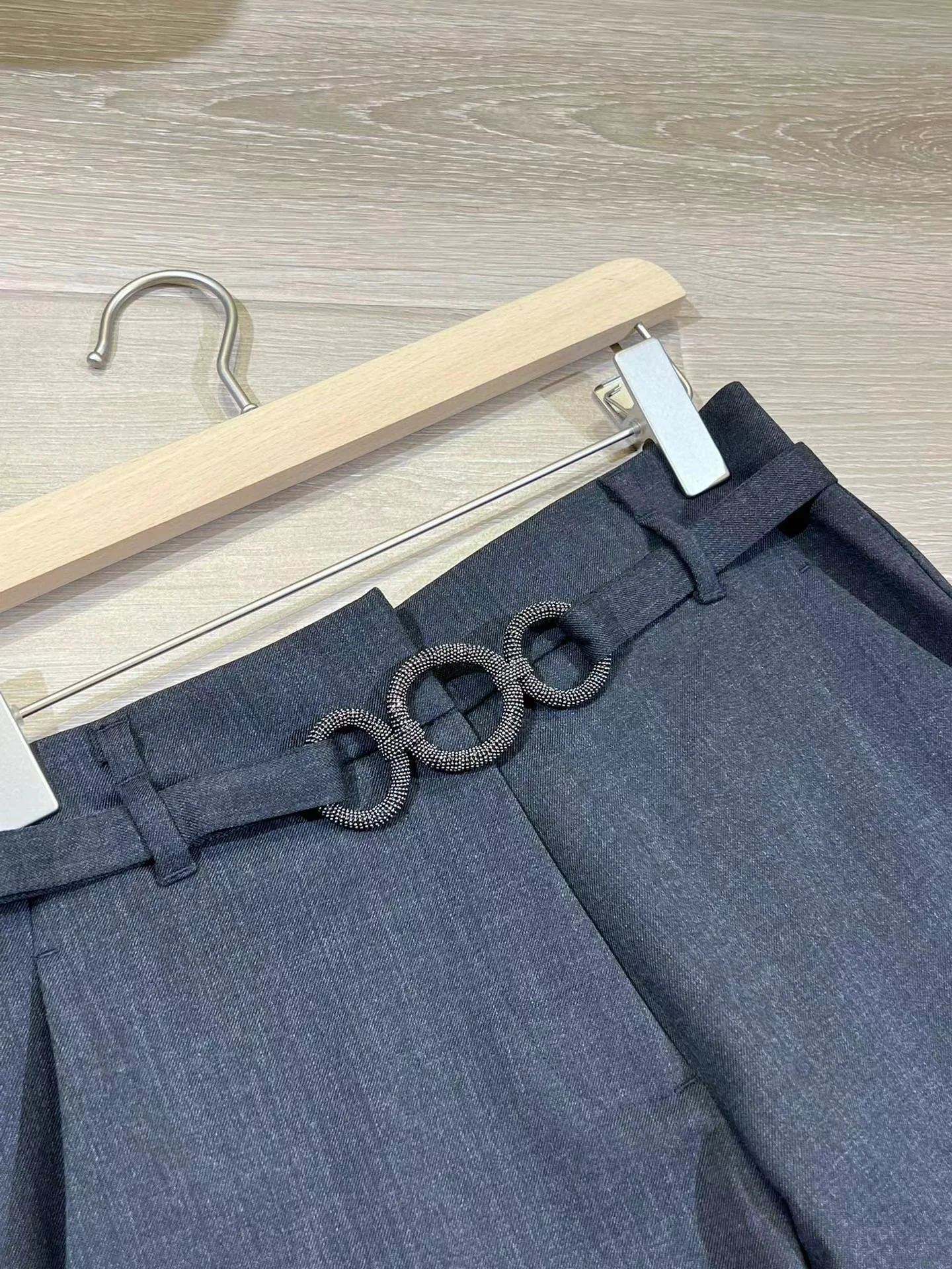 Рисунок 4 - Весна 2023, деловые брюки-карандаш