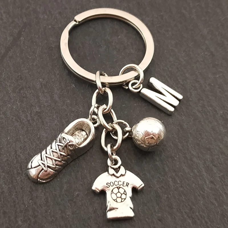 

Цепочка для ключей из металлического сплава, Юбилейный подарок для мужчин, Футбольная форма, футбольные бутсы, 26 букв
