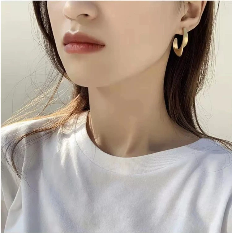 Серьги Cold Sle с геометрическим узором неправильной формы женские матовые простые