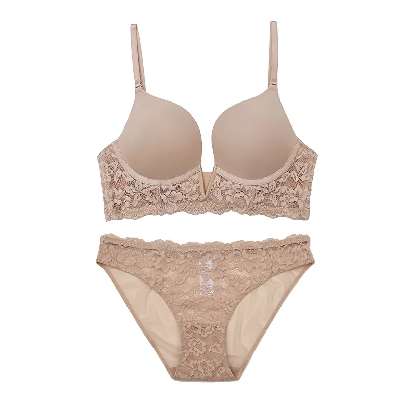 Комплект женского кружевного нижнего белья с чашками пуш-ап и глубоким V-образным