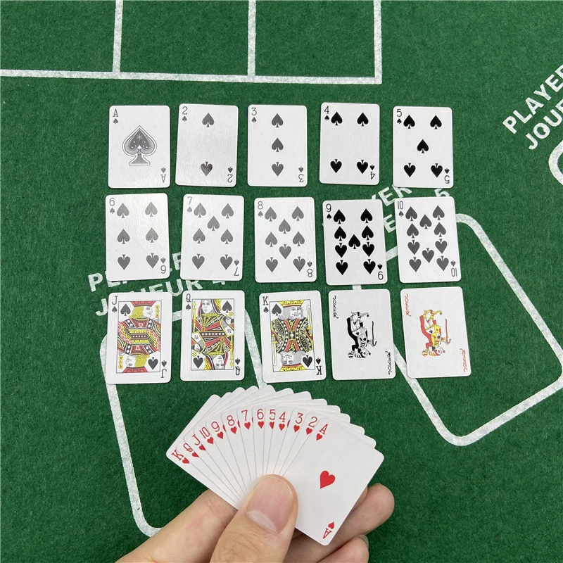 

Mini 40X28mm Playing Cards Cute MINI Miniature Games Poker Paper Miniature For Dolls Accessory Home Decoration High Quality