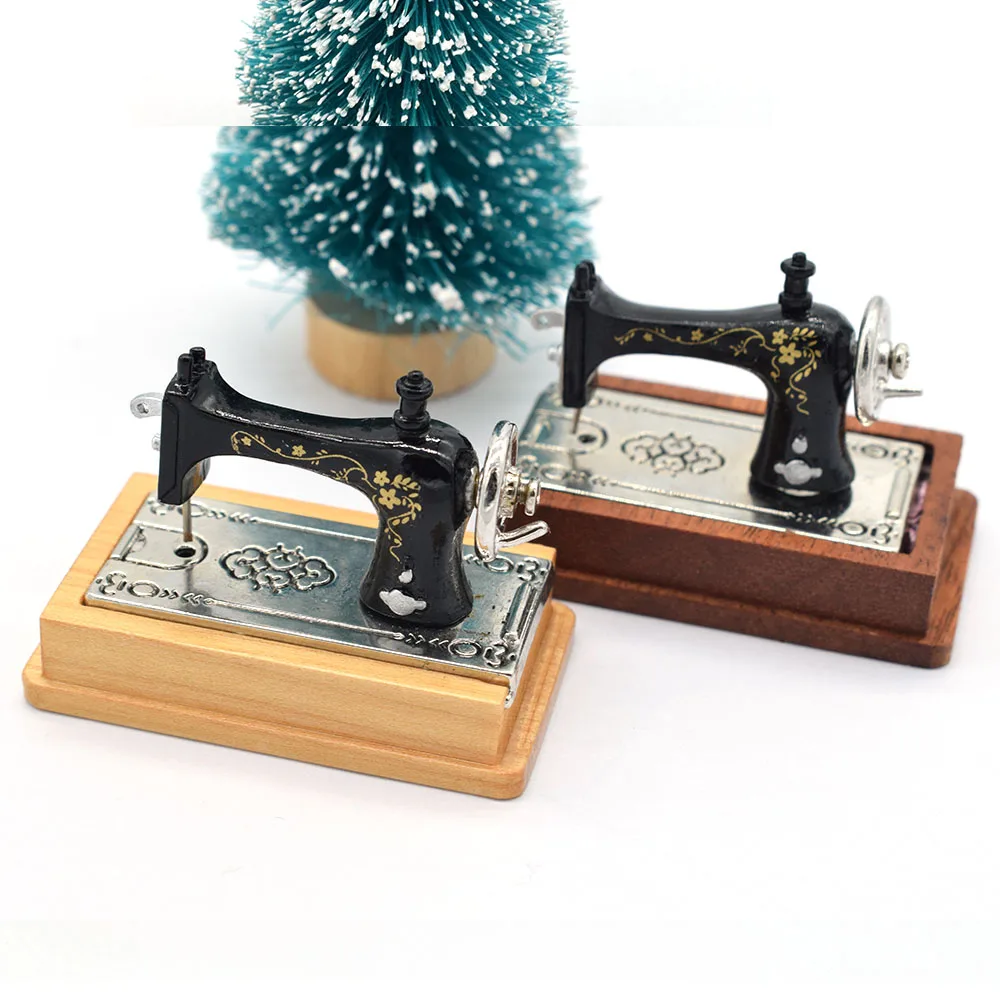 

Vintage Mini Sewing Machine 2 Style Miniature Sewing Machine Model For dollhouse Decorations 1Pcs