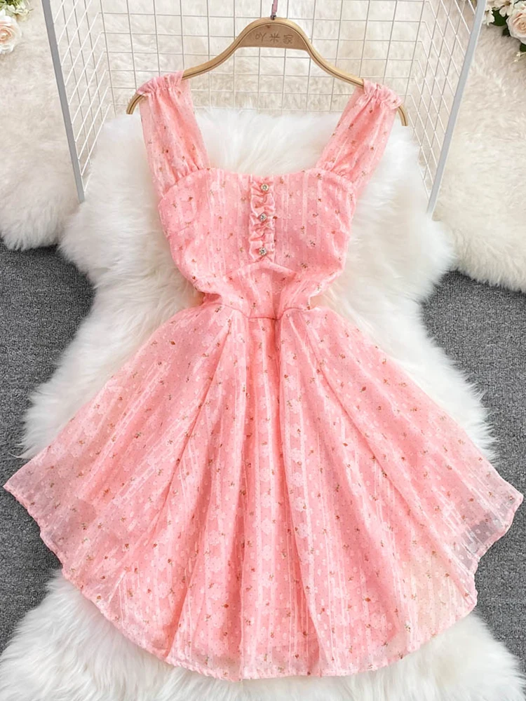 

Платье женское шифоновое на бретельках с цветочным принтом и оборками