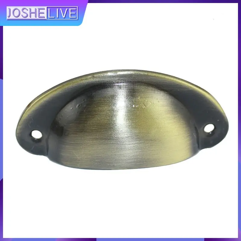 

Металлическая ручка для двери в стиле ретро