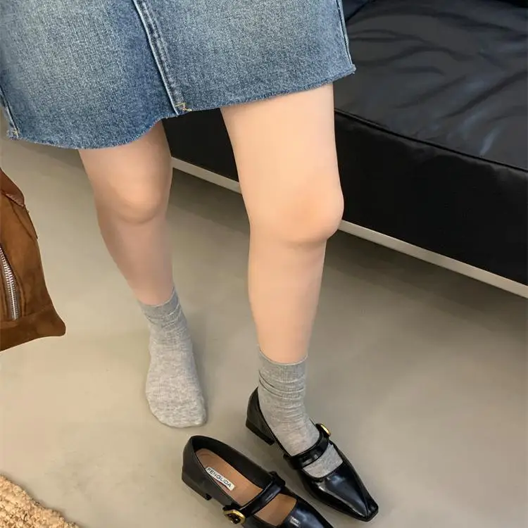 Туфли женские на плоской подошве с неглубоким носком и квадратным оксфорды