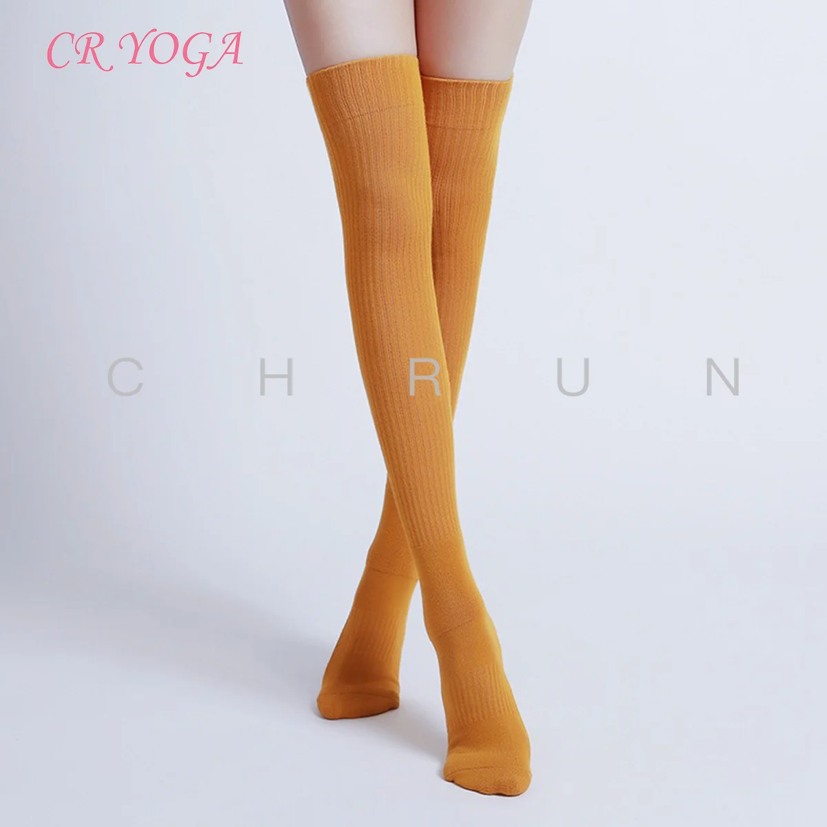 Махровые зимние носки выше колена с круглым носком в горошек для йоги теплые