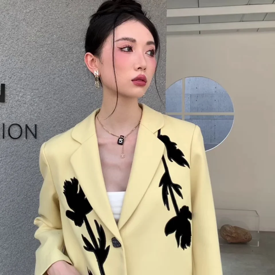 Женский бархатный костюм с вышивкой