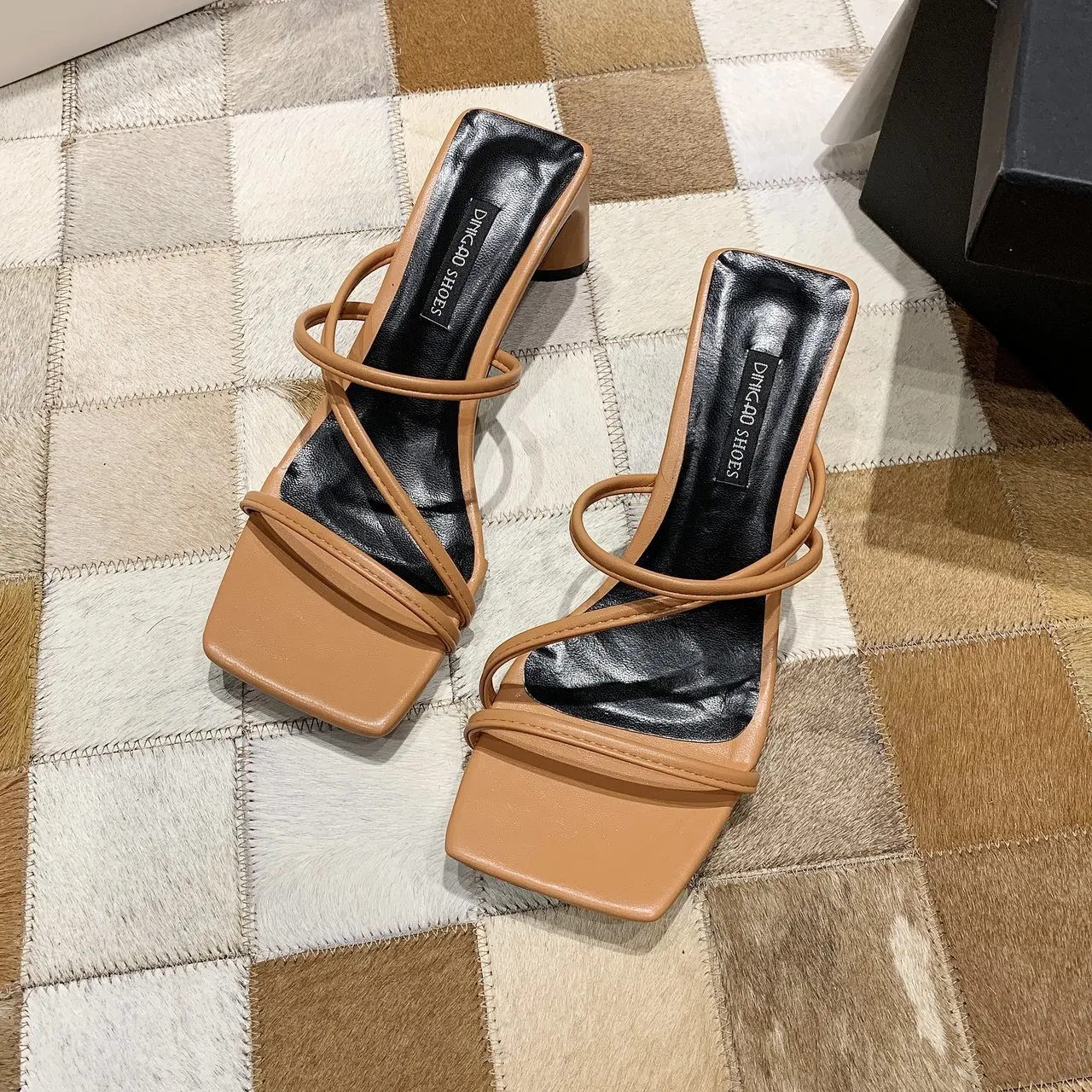 

Мюли женские на квадратном каблуке, повседневные туфли на низком каблуке, шлепанцы с перекрестной шнуровкой, Роскошные туфли-лодочки, Резин...