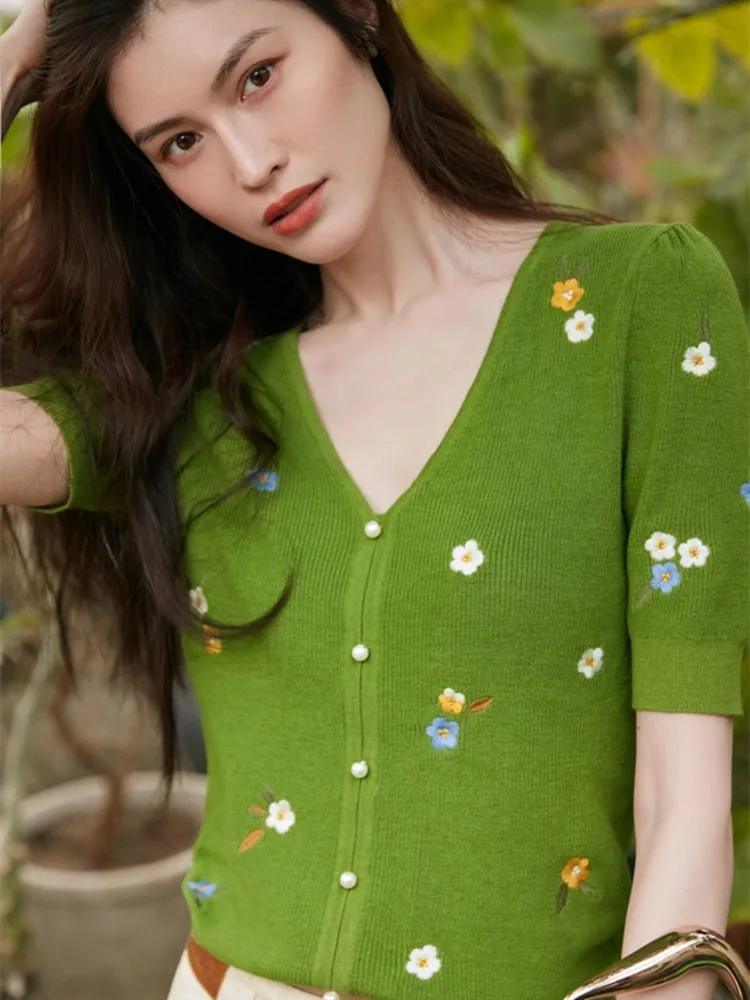 

2022 Summer Grass Green Silk Cotton Knitted Embroidered Short-Sleeved Top V-neck T-shirt Bottoming Shirt