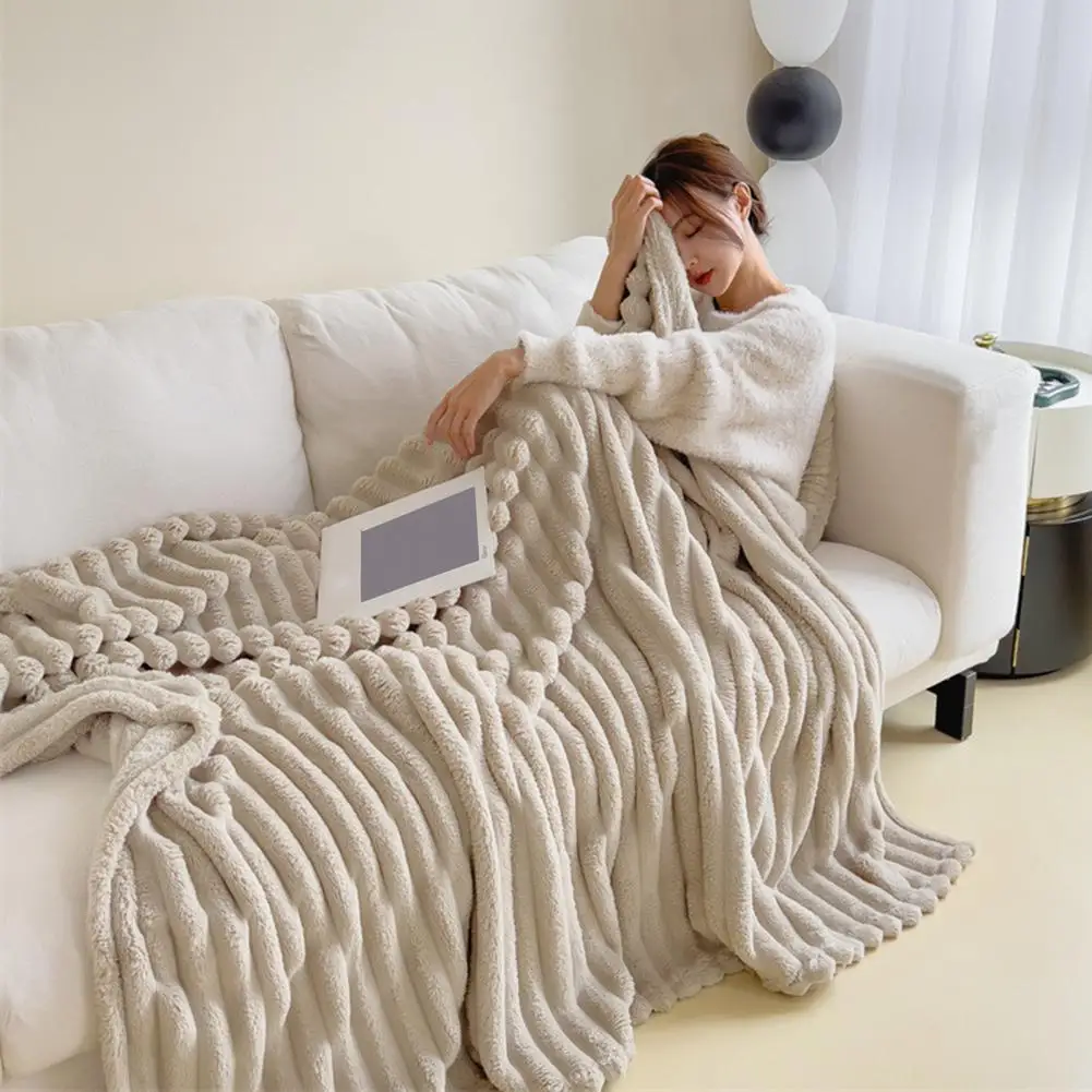 Фланелевое одеяло утолщенное искусственное плюшевое с пузырьковой текстурой