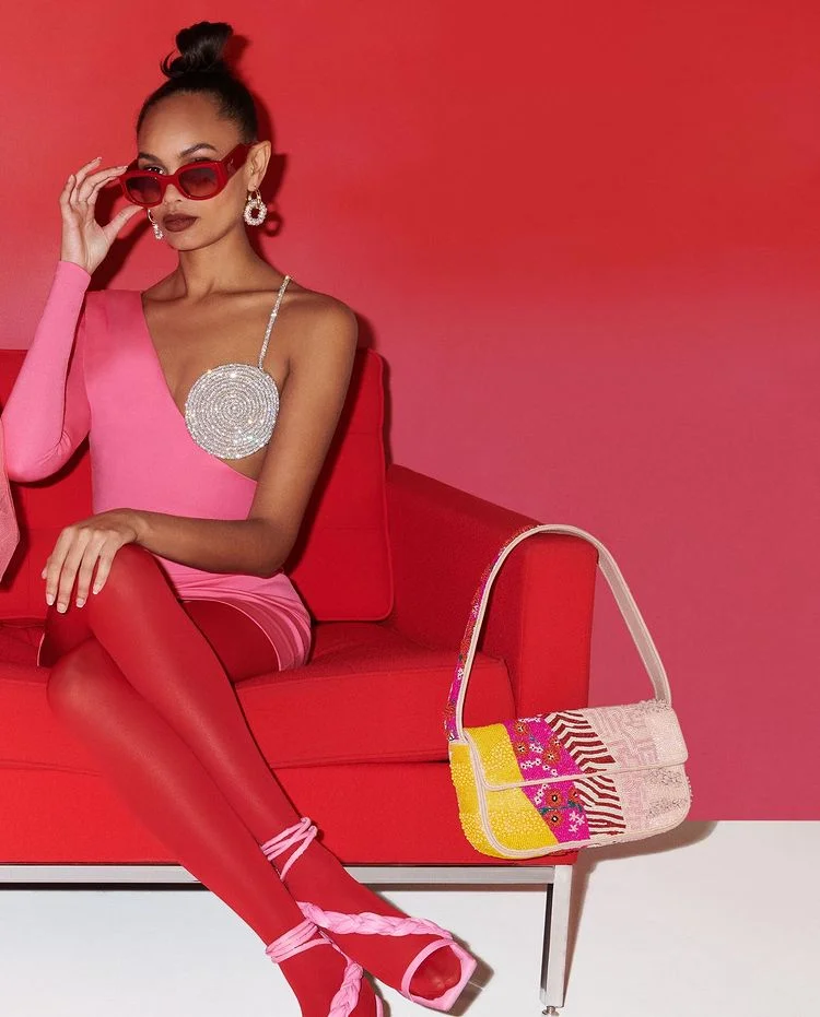 

Женское мини-платье из вискозы, с одним открытым плечом