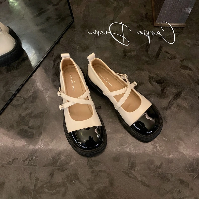 

Женские туфли-оксфорды в британском стиле на низком каблуке, с открытым носком