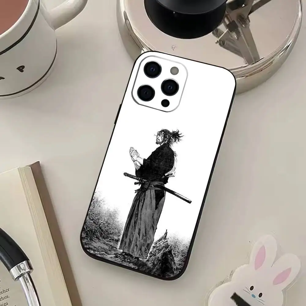Чехол для телефона Miyamoto V-Vagabond M-Musashi для iPhone 17, 16, 15, 14, 13, 12, 11, Plus, Pro, Max, Plus, XS, мягкий чехол из черного силикона (art.: 3920dbb02656d) - 3920dbb02656d
