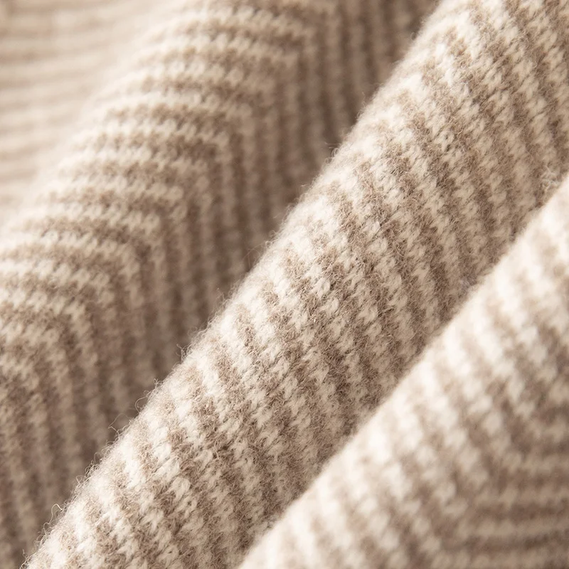 Женское шерстяное пальто-свитер в елочку с воротником-стойкой