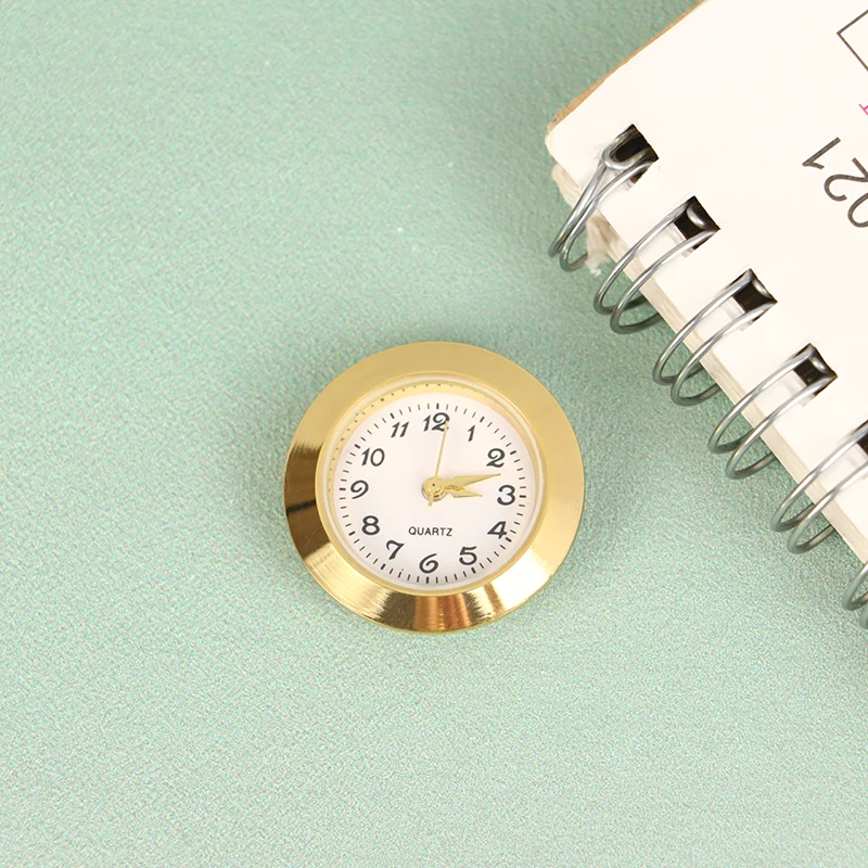 

Кварцевые настольные часы круглые металлические