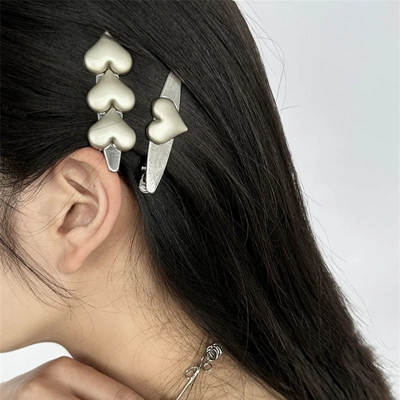 

Korean New Metal Heart Hairpin Girls 2023 Summer Sweet Cool Charm Alligator Clip Y2k Hair Accessories for Women Punk Headdress