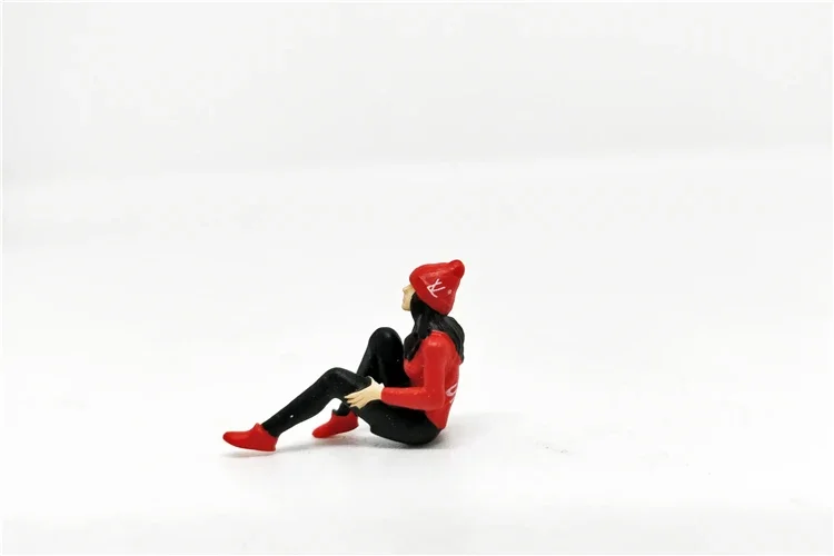 Фото Фигурка диорамы 1:64 SUPКрасная девочка в деревянной коробке упаковка №3