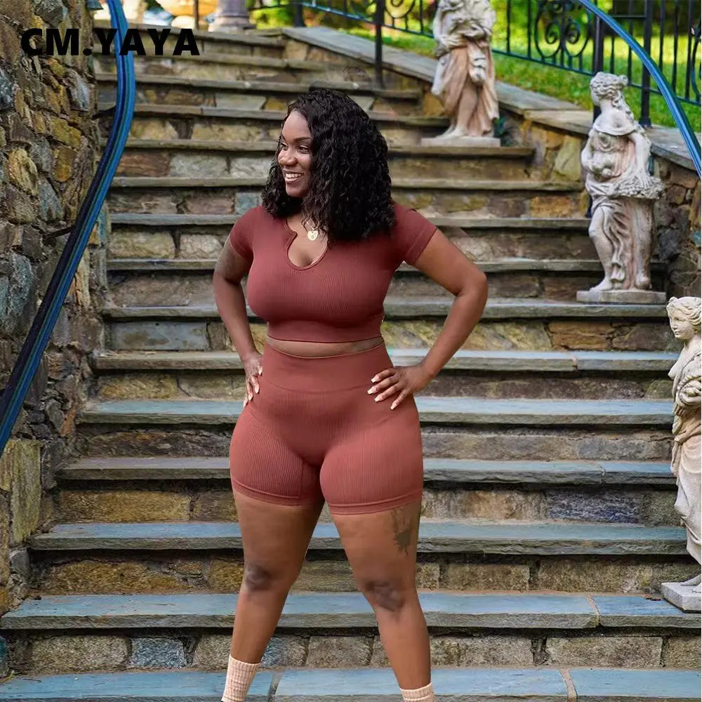 

Женский спортивный костюм-двойка CM.YAYA в рубчик для активного отдыха, комплект из двух предметов для лета 2022, футболка и шорты, комплект для й...