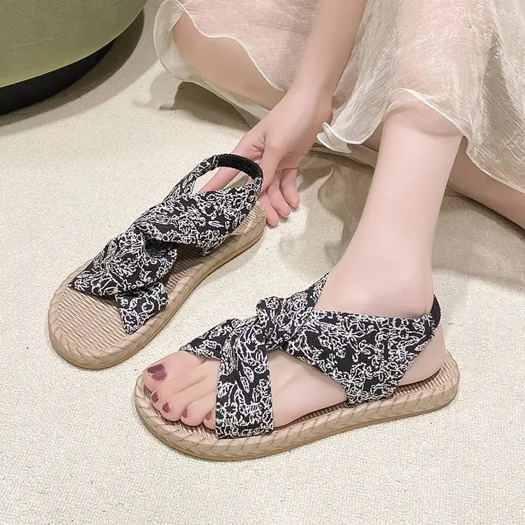 Босоножки через плечо с ремешками низкие шлепанцы из искусственной кожи