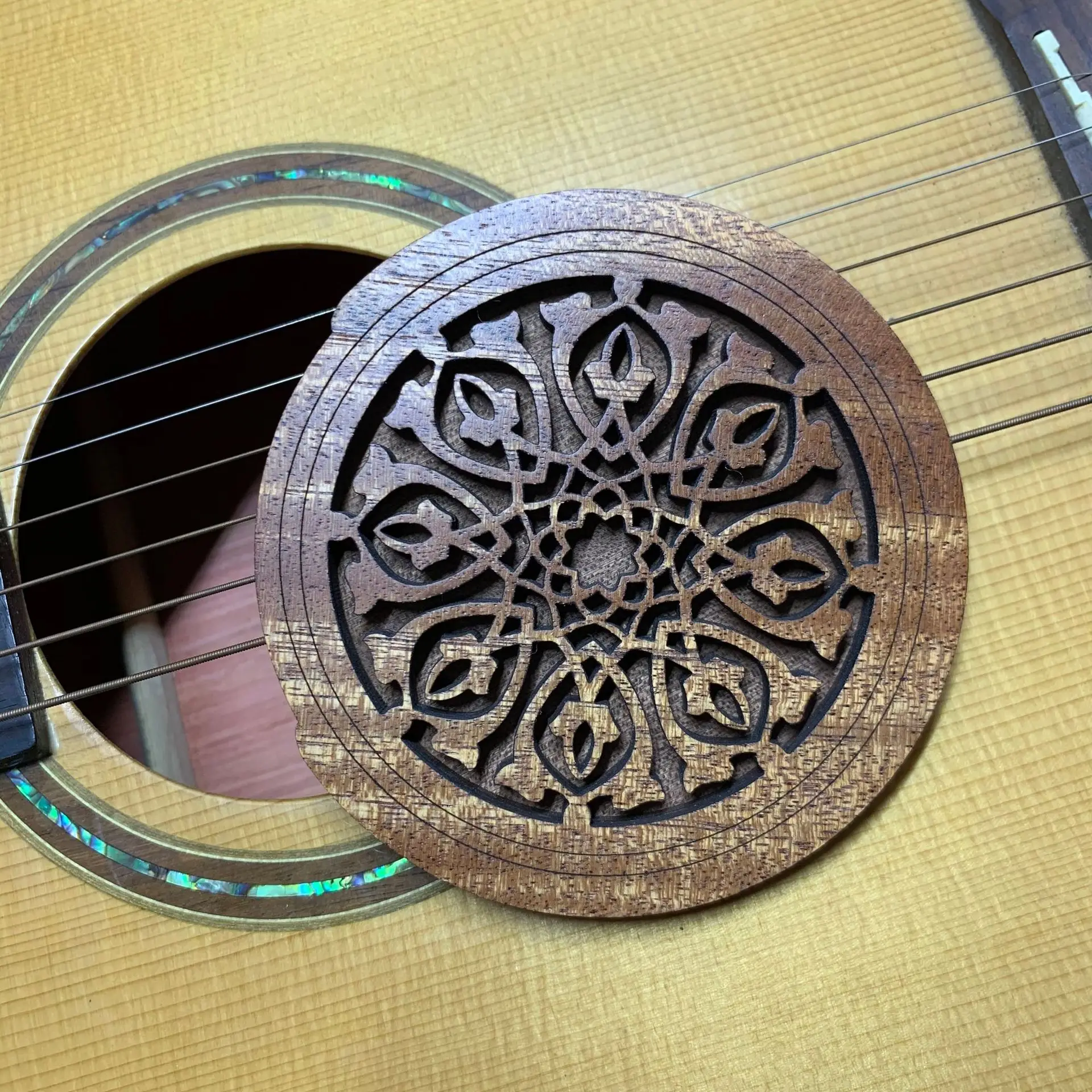 Guitar Wooden Soundhole Sound Hole Cover Block Feedback Buffer Mahogany Wood for 40/41 inch Acoustic Folk Guitars |