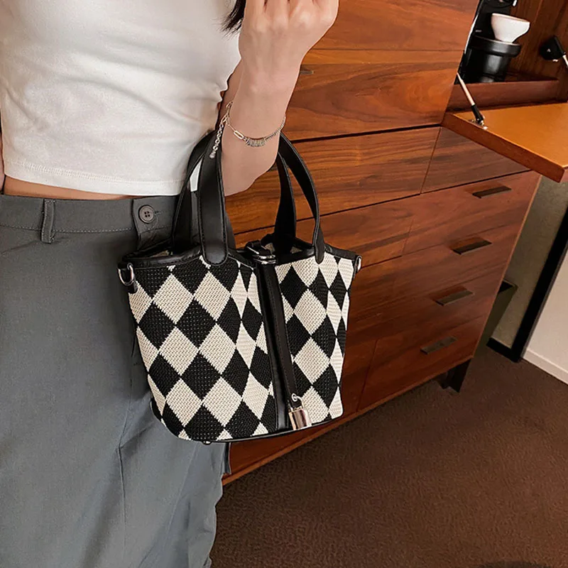 Simple Contrasting Portable Crossbody Bag Retro Black White Diamond Lattice Bucket Shoulder Bags Canvas Commuter Handbag Casual