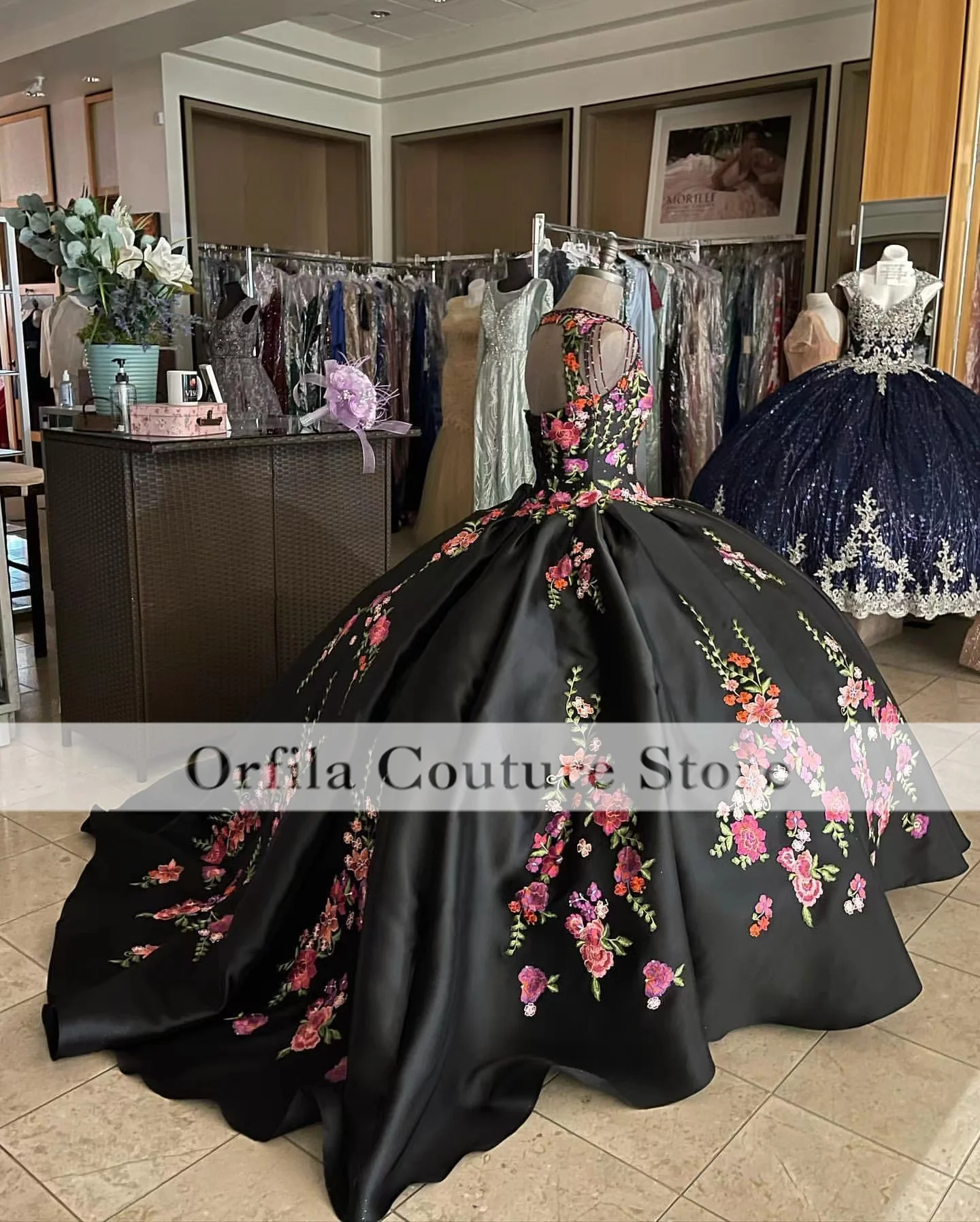 Фото Платья Charro 15 лет, черные платья Quinceanera с цветочной вышивкой, милые платья 16, мексиканское платье для выпускного вечера XV №2